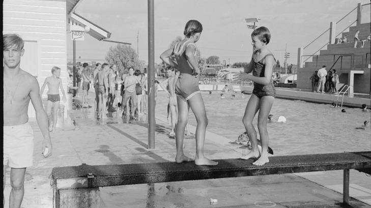Moree Artesian Baths and Olympic Pool, February 1965. Photo: Courtesy of The Tribune Archive,