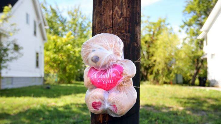 A teddy bear wrapped in plastic is tied to a utility pole in Cleveland, where paramedics tried to revive 5-month-old Aavielle Wakefield the night before.  Photo: Lisa DeJong