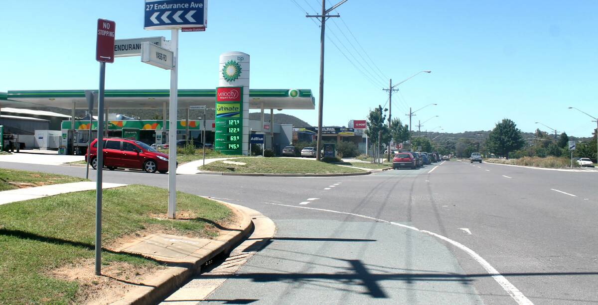 Yass Road service station targeted in armed robbery.