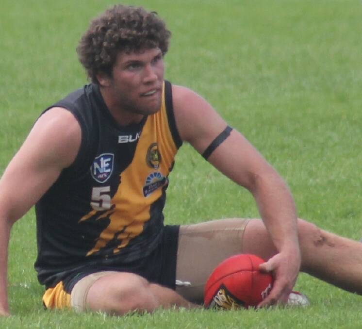 Former Queanbeyan Tigers' NEAFL co-coach Josh Bryce will return to his home town of Jerilderie, NSW, to play for the Jerilderie Demons next year.