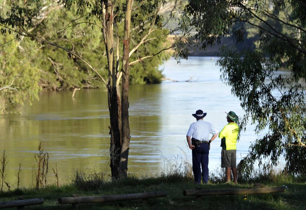 TRAGIC SCENE: The Murrumbidgee River at Oura where a man has gone missing and is feared drowned. Picture: Les Smith
