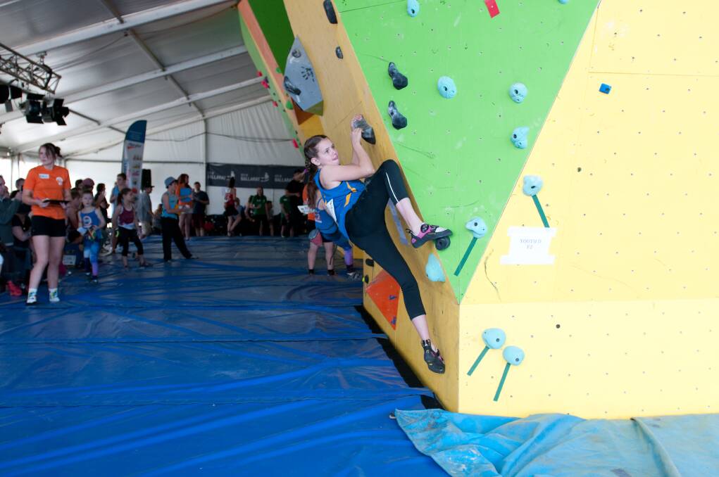 Elissa competing in the National Bouldering Titles. Photo: Daniel Andres. 