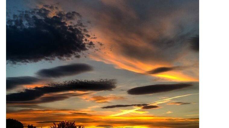 Jerrabomberra sunset as captured by Instagram user @rarastreet.