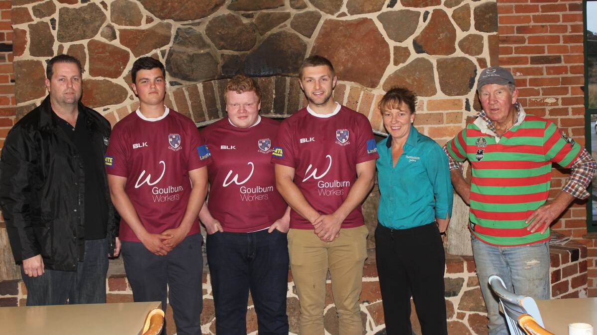 SUPPORT: Goulburn
Rugby acknowledged
the support of
Trappers bakery
ahead of their grandfinal
day tomorrow.
Pictured: Dirty Reds
coach Darren
Solomons, reserve
grade number 8 Josh
Solomons, first grade
prop Jack Brims, first
grade co-captain
Jordan Wilcox,
Jeanette Trapper and
‘The Trapper’. Photo:
Chris Clarke.