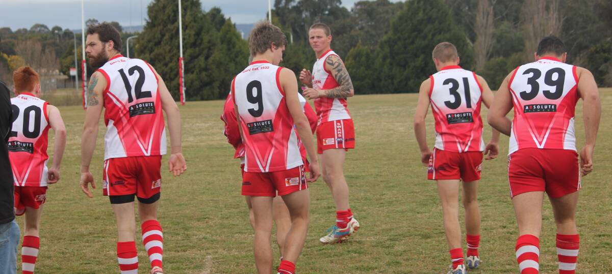 The Swans are one win away
from the grand-final. But
tomorrow’s clash with the
Cootamundra Blues will
be their fiercest
assignment yet.
Photo: Chris Clarke.