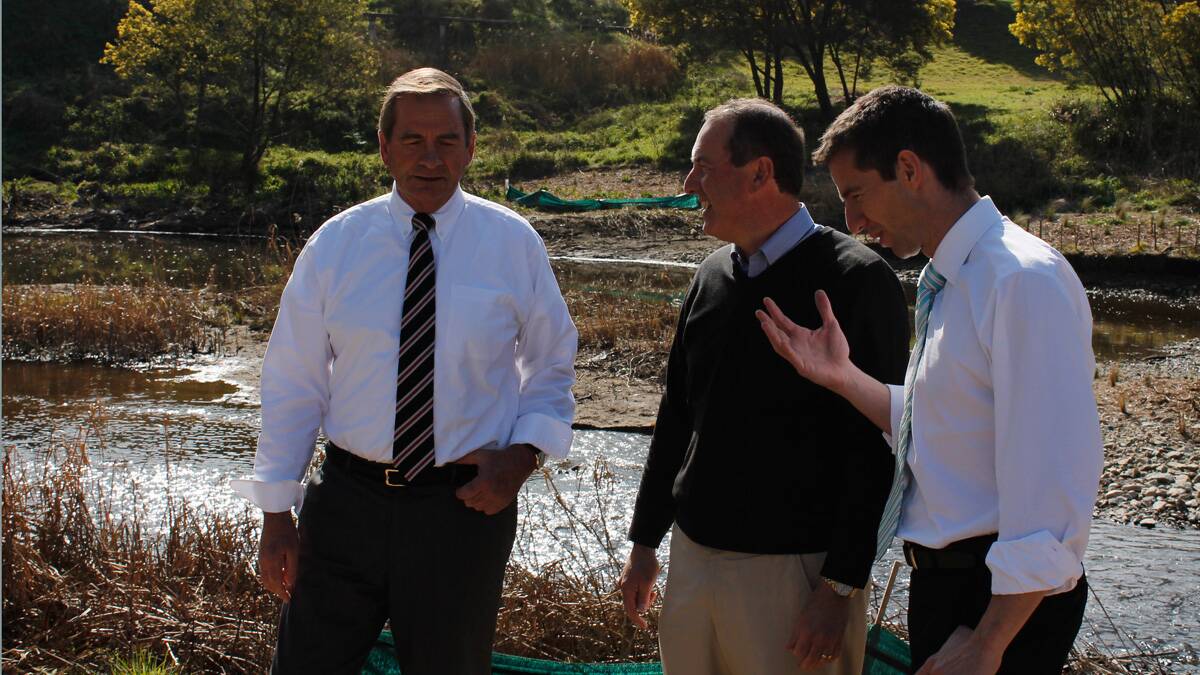 Mayor Tim Overall, Peter Hendy and Senator Simon BIrmingham discuss the Queanbeyan River corridor on Monday.