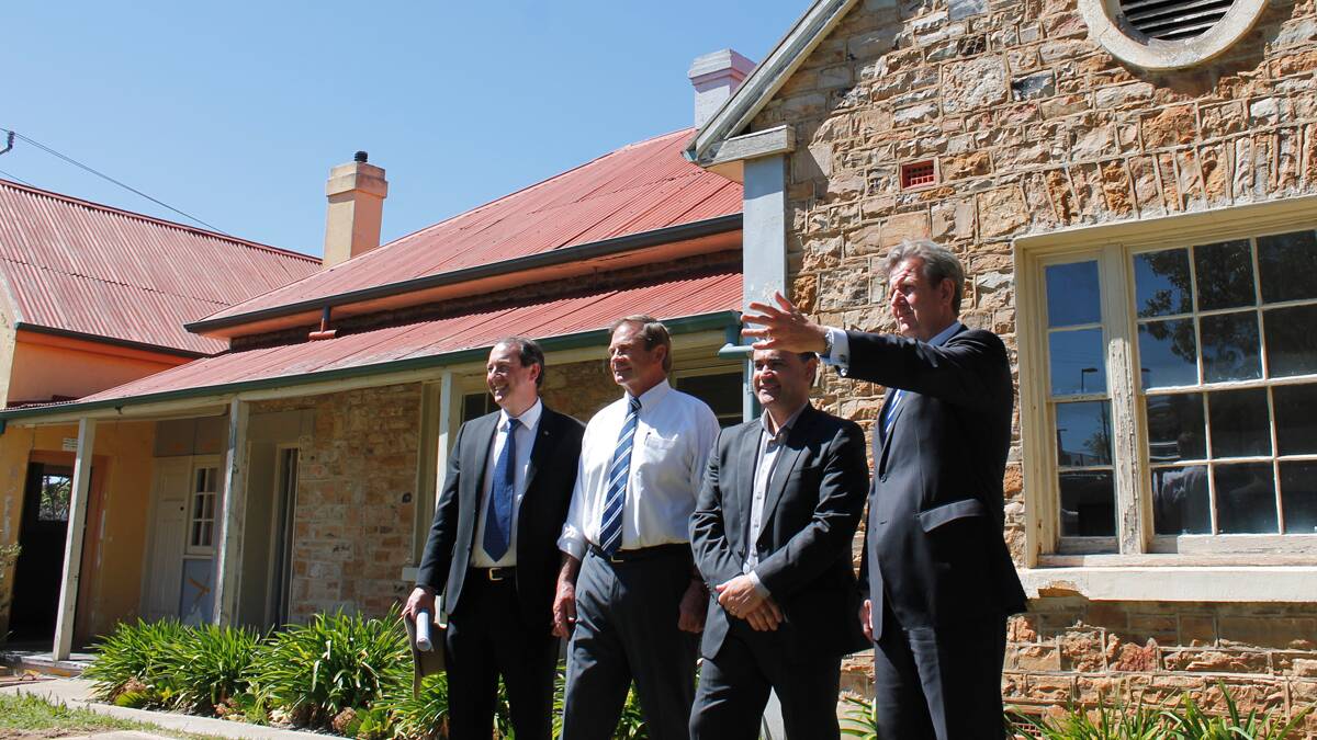 NSW premier Barry O'Farrell with federal MP Peter Hendy (left), Mayor Tim Overall and state member John Barilaro at the historic Rusten House.
