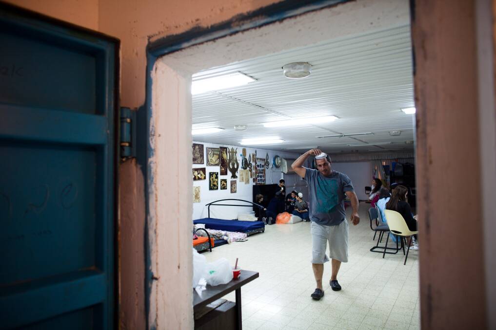 Israelis stay in a bomb shelter on November 14, 2012 in Netivot, Israel. Photo by Uriel Sinai/Getty Images