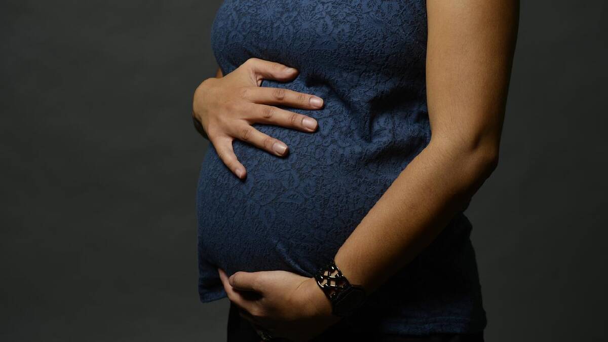 Serious staff shortages continue for rural maternity care in NSW. (Tracey Nearmy/AAP PHOTOS) Serious staff shortages continue for rural maternity care in NSW. (Tracey Nearmy/AAP PHOTOS)
